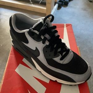 Air Max 90 Essentials Black size 9